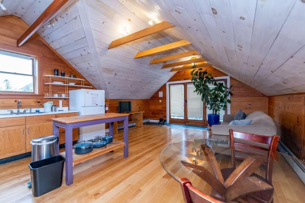 Bright And Cozy Treehouse Apartment Burlington Buitenkant foto